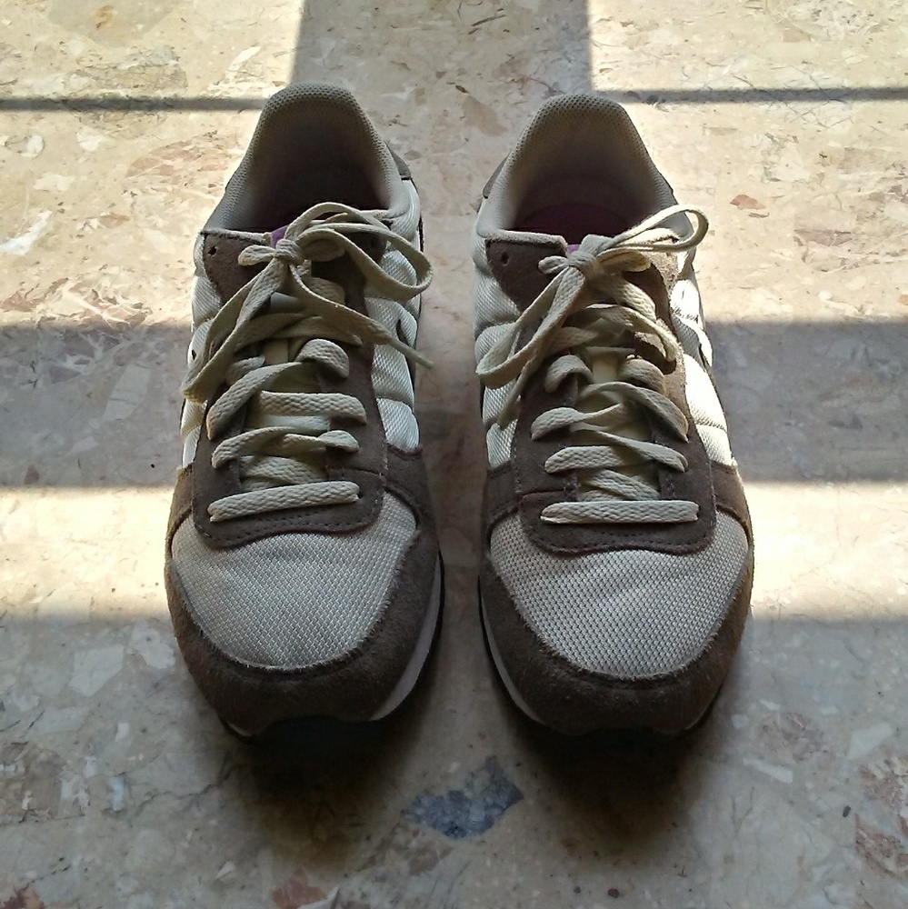 Nike shoes 9.5